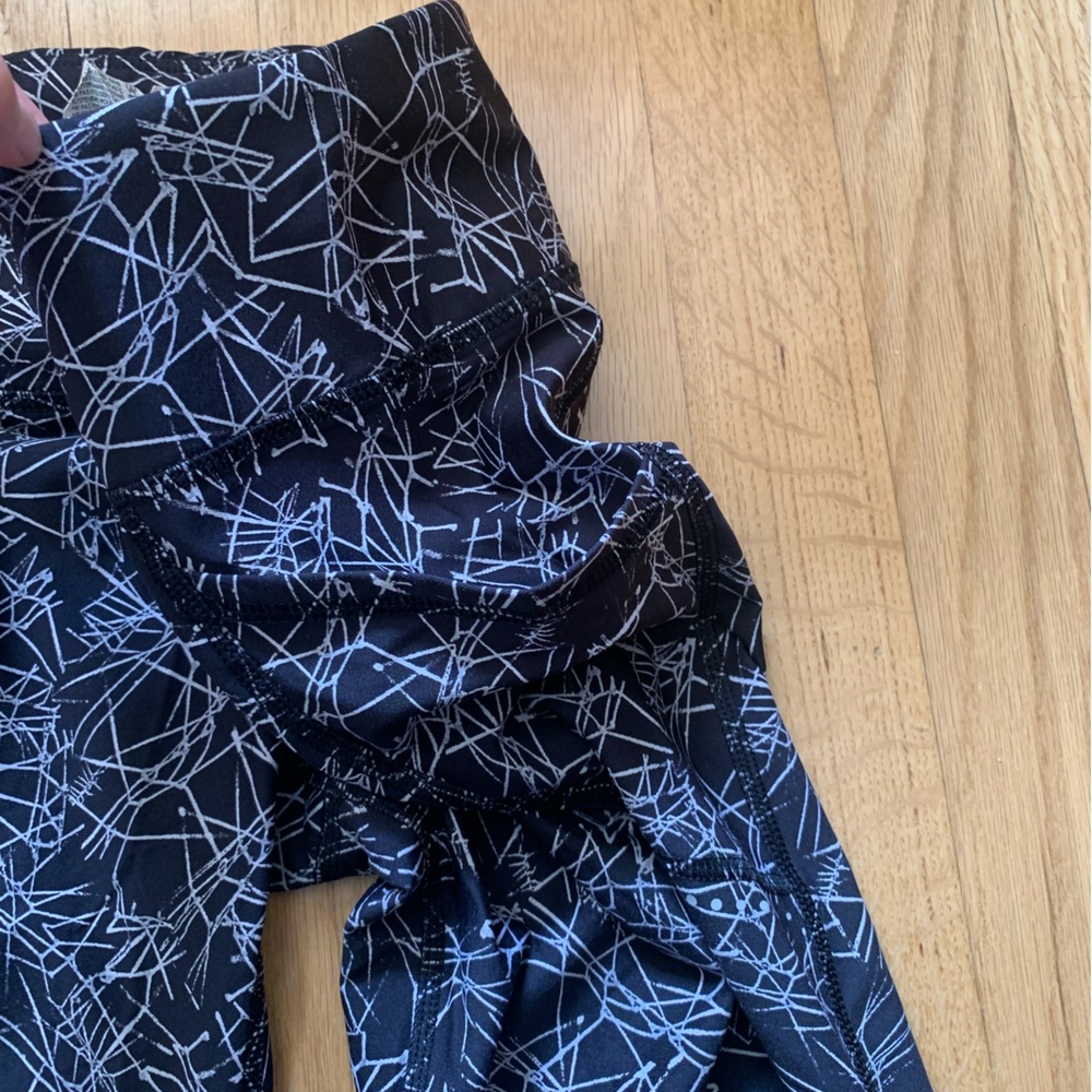Saucony // Black Patterned Leggings - Picture 8 of 8